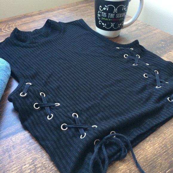 Forever21 Sleeveless Lace Up Crop Tee - Picture 4 of 8